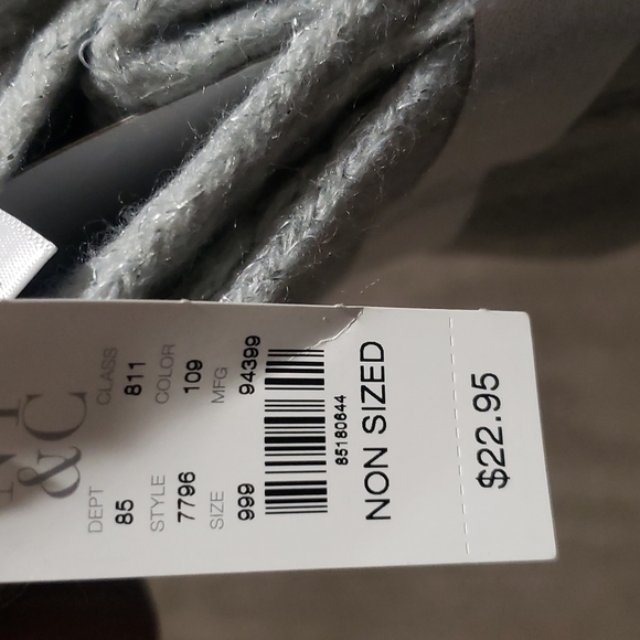 NWT New York & Co. 2-Piece Honeycomb Scarf And Gloves Gift Set - Picture 5 of 6